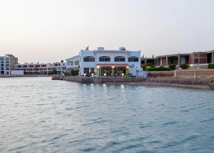 Oda ve Kahvaltı Aden - Sea View - أجانب فقط